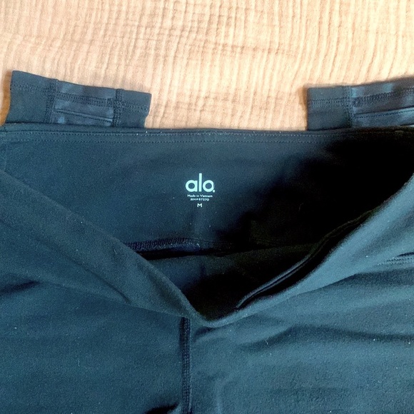 ALO - Yoga High Rise Moto Leggings, Size Medium - Picture 4 of 9